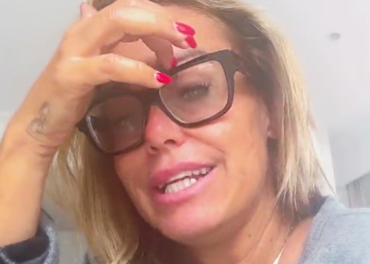 Sonia Bruganelli ammette di aver esagerato nell'ostentare la sua ricchezza sui social Sonia Bruganelli ammette di aver esagerato nell'ostentare la sua ricchezza sui social