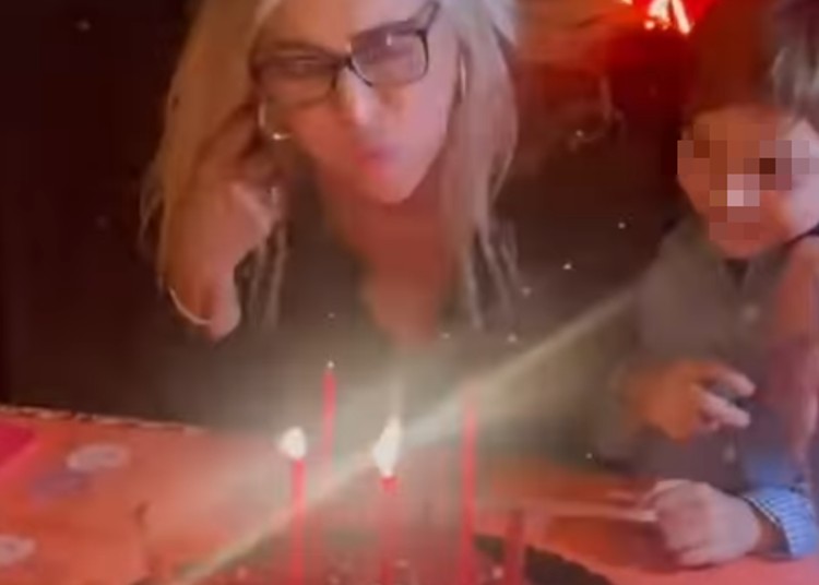 Mara Venier festeggia 74 a Roma con i nipoti