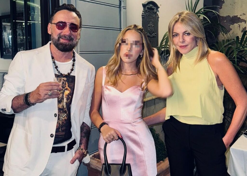 Claudia Gerini e l'ex compagno Federico Zampaglione riuniti per il 15esimo compleanno della figlia Linda: guarda Claudia Gerini e l'ex compagno Federico Zampaglione riuniti per il 15esimo compleanno della figlia Linda: guarda