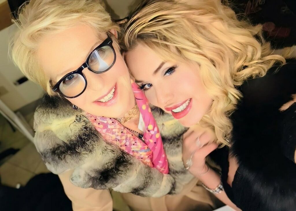 ''Non poteva nemmeno pagare l’affitto'': Valeria Marini racconta il danno alla madre Gianna dopo la presunta truffa ''Non poteva nemmeno pagare l’affitto'': Valeria Marini racconta il danno alla madre Gianna dopo la presunta truffa