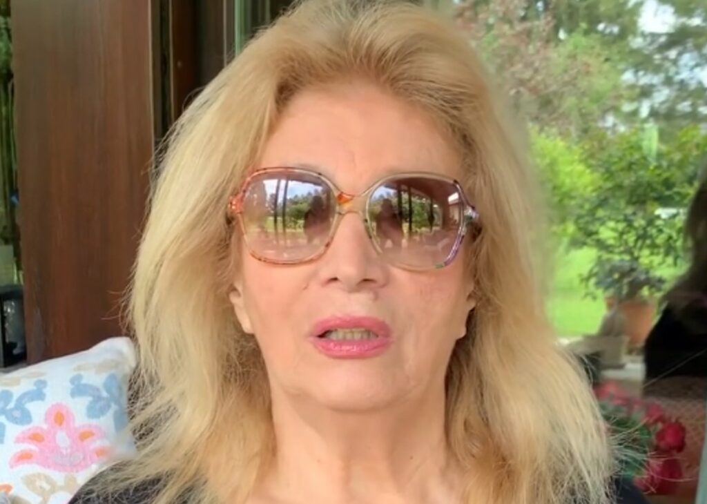 ''Davanti alle telecamere rido e scherzo, poi vado in camerino e piango'': Iva Zanicchi ammette di essere dilaniata dal dolore per la morte del compagno ''Davanti alle telecamere rido e scherzo, poi vado in camerino e piango'': Iva Zanicchi ammette di essere dilaniata dal dolore per la morte del compagno