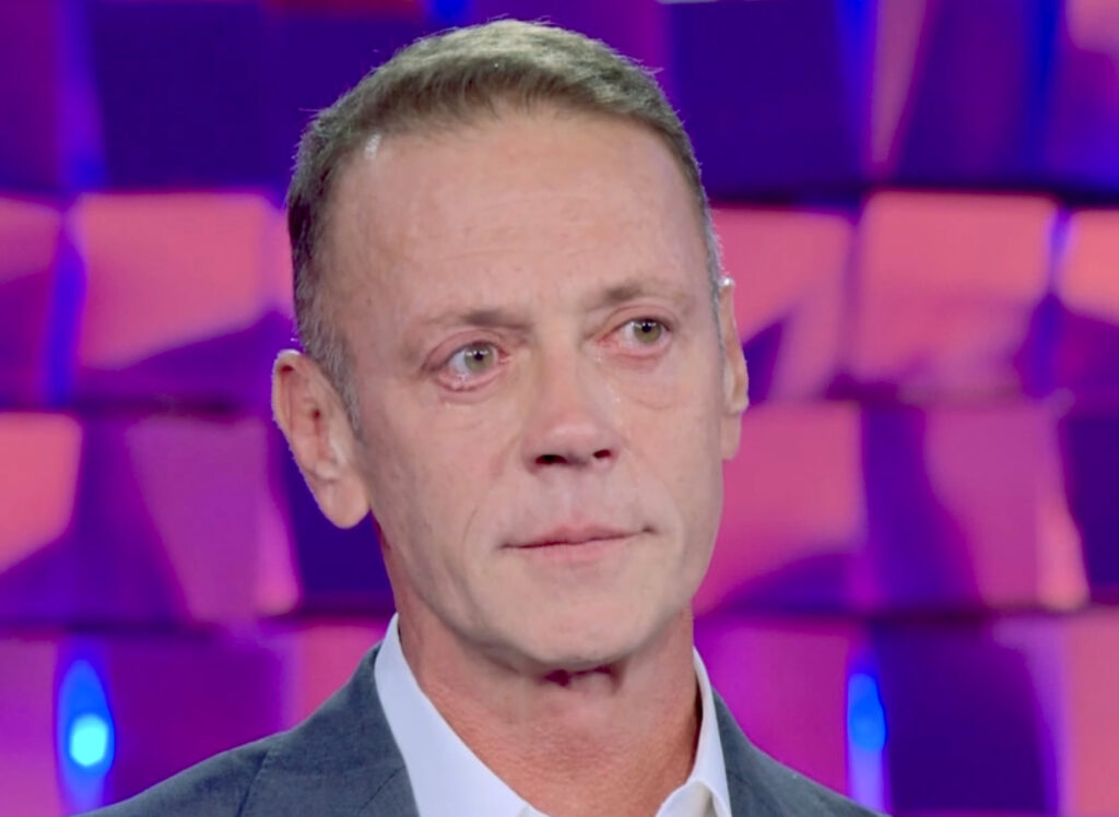 ''Non riesco a far finta che tutto vada bene'': Rocco Siffredi scoppia a piangere in tv per la 'croce' data ai figli ''Non riesco a far finta che tutto vada bene'': Rocco Siffredi scoppia a piangere in tv per la 'croce' data ai figli
