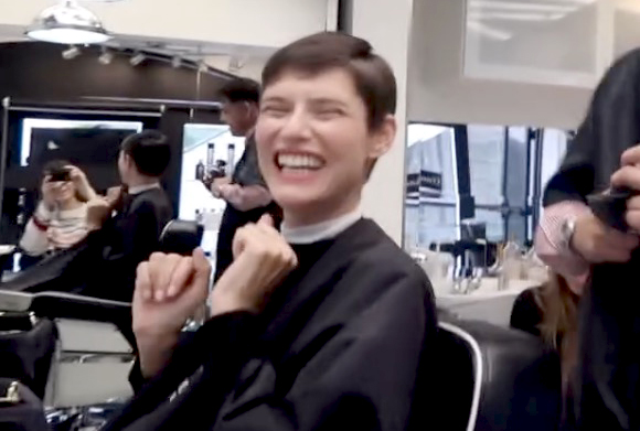 Bianca Balti ha tagliato i capelli ancora più corti! Durante la chemio la modella italiana sfoggia un look nuovissimo: guarda Bianca Balti ha tagliato i capelli ancora più corti! Durante la chemio la modella italiana sfoggia un look nuovissimo: guarda