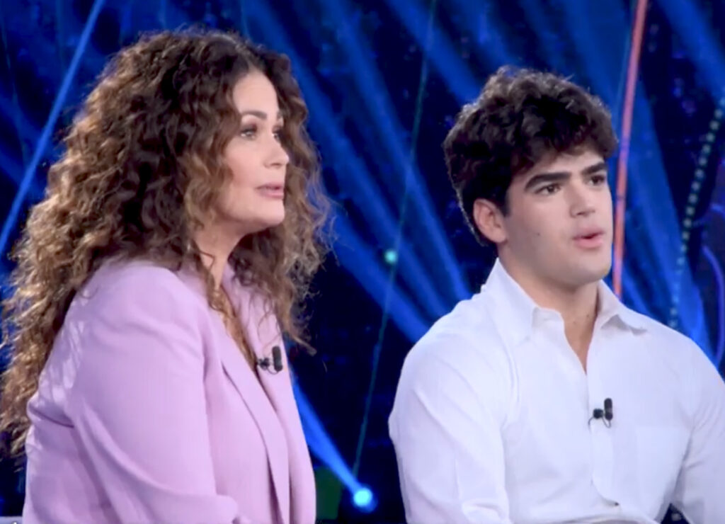 ''E' stato immobilizzato a letto 40 giorni'': Samantha De Grenet in tv col figlio, raccontano l'incidente subito dal ragazzo il mese scorso ''E' stato immobilizzato a letto 40 giorni'': Samantha De Grenet in tv col figlio, raccontano l'incidente subito dal ragazzo il mese scorso