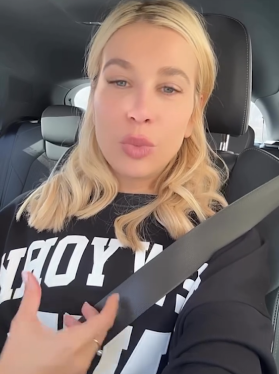 Clizia Incorvaia inizia yoga per superare un periodo difficile