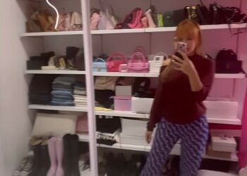 Clizia Incorvaia mostra la sua cabina armadio con un tocco 'pink'