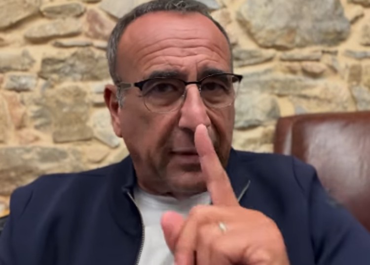 Carlo Conti si rivolge a tutti gli uomini per combattere la violenza sulle donne Carlo Conti si rivolge a tutti gli uomini per combattere la violenza sulle donne