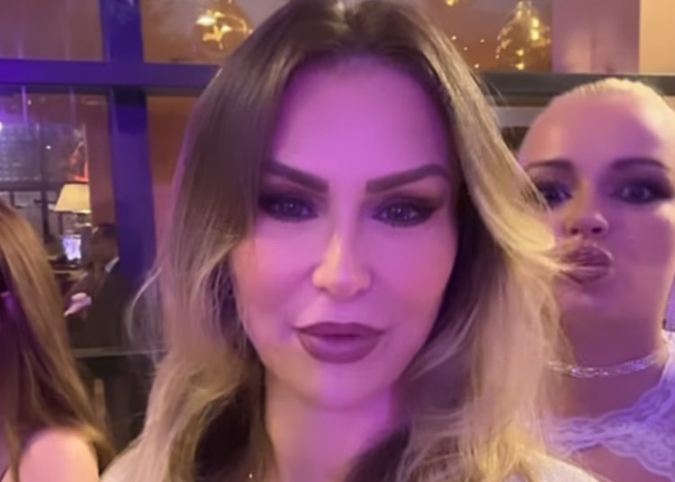 Eva Henger e la figlia Mercedesz tornano sul red carpet insieme Eva Henger e la figlia Mercedesz tornano sul red carpet insieme