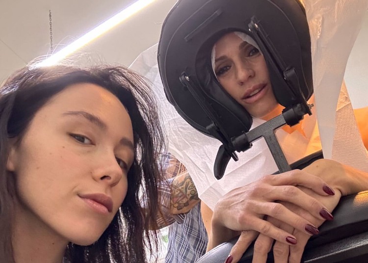 Michelle Hunziker e Aurora Ramazzotti si fanno il primo tatuaggio insieme: ecco cosa hanno scelto Michelle Hunziker e Aurora Ramazzotti si fanno il primo tatuaggio insieme: ecco cosa hanno scelto