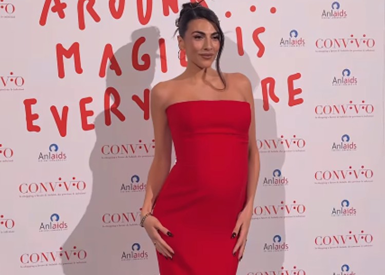 Giulia Salemi mondana con il pancione di otto mesi