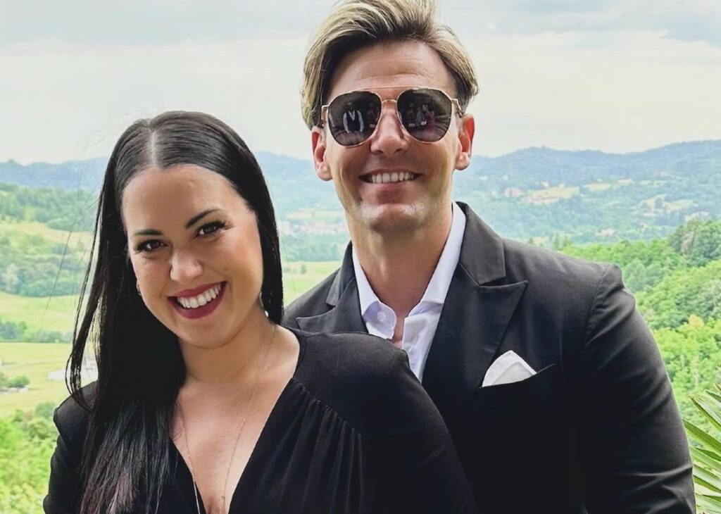 L'insegnante di Sonia Bruganelli a 'Ballando', Carlo Aloia, rivela che la figlia potrebbe nascere a momenti: ''Spero aspetti domenica''