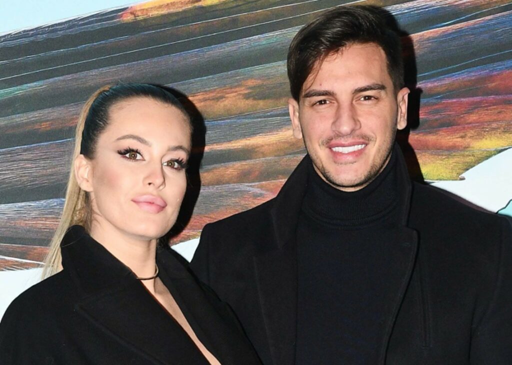 ''Disse che stare su Instagram era più importante della nostra famiglia'': Alessandro Basciano contro Sophie Codegoni dopo l'uscita dal carcere ''Disse che stare su Instagram era più importante della nostra famiglia'': Alessandro Basciano contro Sophie Codegoni dopo l'uscita dal carcere