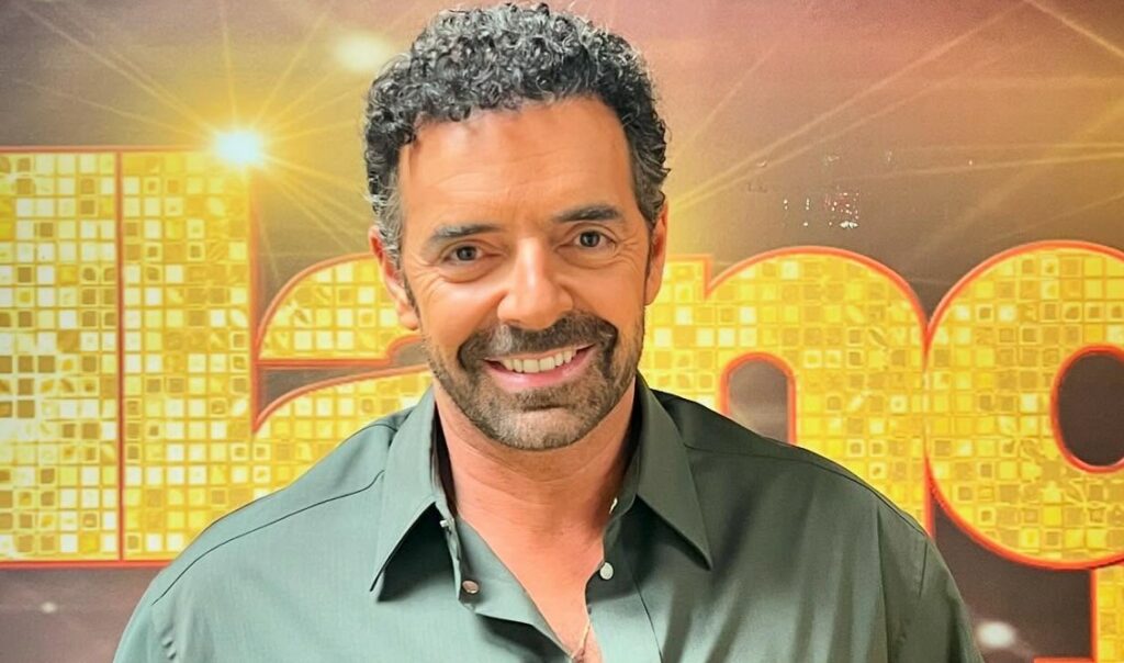 ''A 20 anni amavo una donna, poi il colpo di fulmine per mio marito al ristorante'': Alberto Matano parla dei suoi rapporti sentimentali