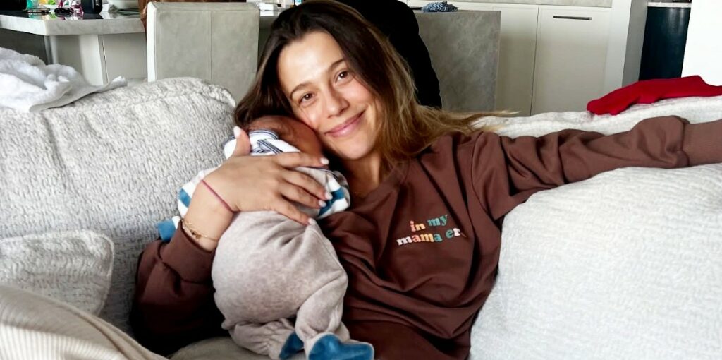 La compagna di Ultimo Jacqueline Luna Di Giacomo pubblica la prima foto con il figlio Enea: ''Mi sento un supereroe''