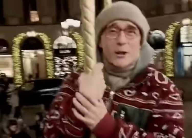 Alfonso Signorini torna bambino a Parigi