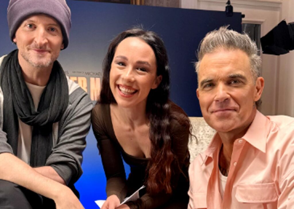 ''Ditemi cosa ne pensate'': Aurora Ramazzotti super emozionata per aver intervistato Robbie Williams a Roma, chiede parere ai follower