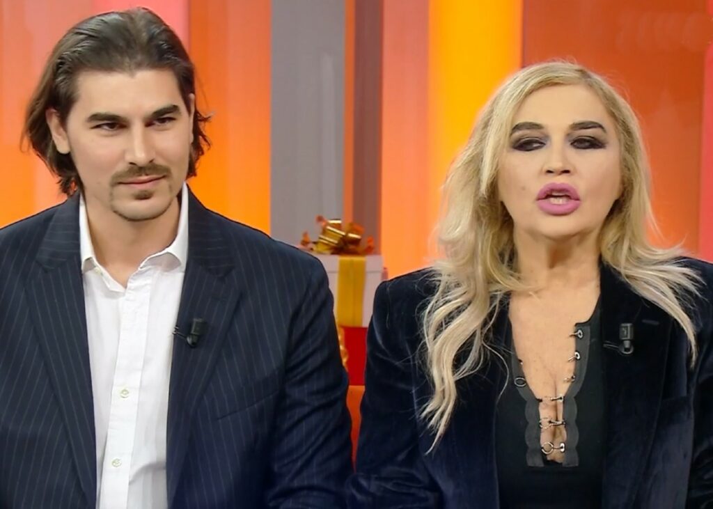 Lory Del Santo riceve a sorpresa in diretta il messaggio della suocera Lina, più giovane di lei: le parole della madre di Marco Cucolo