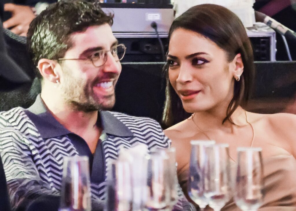 Andrea Iannone evita il red carpet, ma non lascia sola Elodie alla sua serata milanese: eccoli insieme durante l'evento per 'Mufasa'