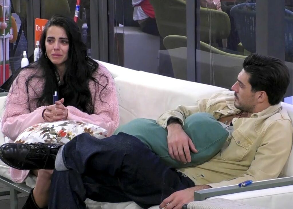 Psicodramma al GF: Lorenzo Spolverato prima bacia Shaila Gatta, poi la lascia e lei si dispera, il motivo