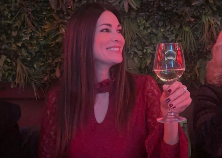 Manuela Arcuri compie 48 anni e festeggia a Roma Manuela Arcuri compie 48 anni e festeggia a Roma