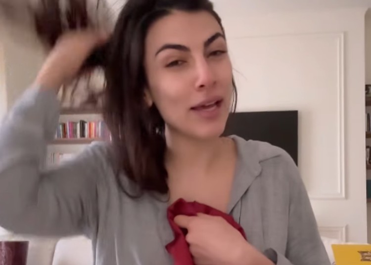 Giulia Salemi perde il latte materno durate il sonno Giulia Salemi perde il latte materno durate il sonno