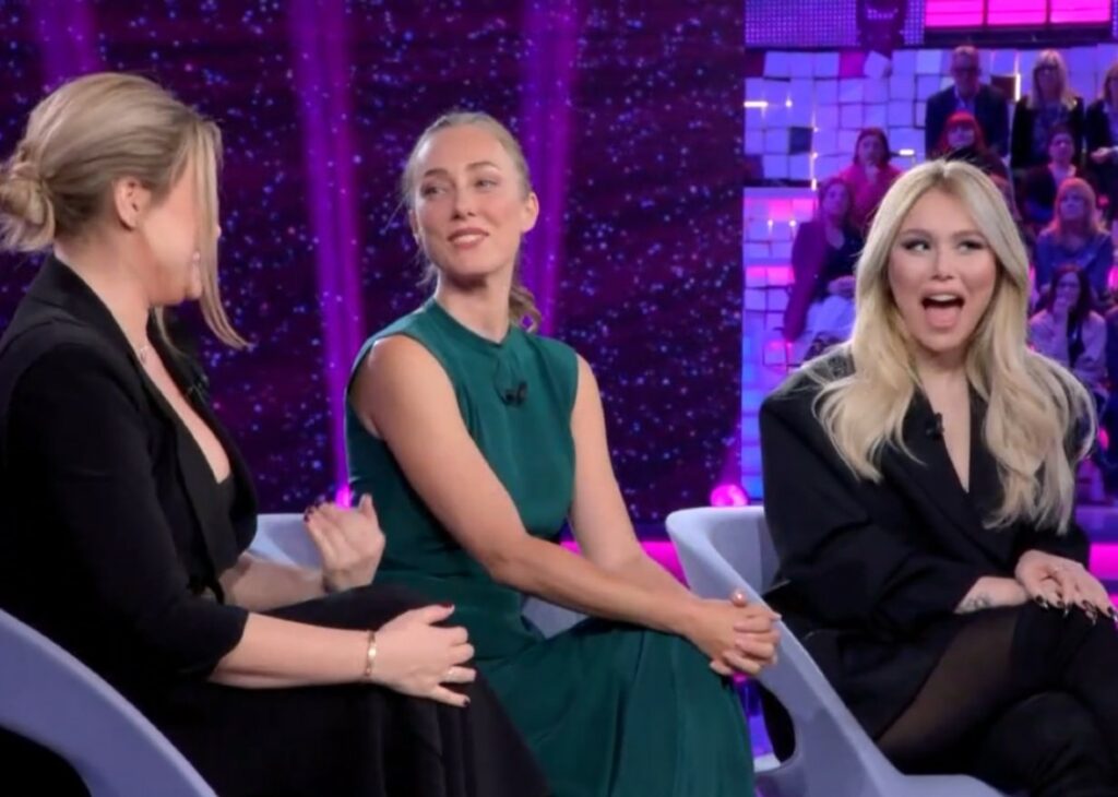 ''Mi sentivo copiata da lei'': Romina Carrisi rivela in tv perché chiuse il rapporto con la ''sorellastra'' Jasmine ''Mi sentivo copiata da lei'': Romina Carrisi rivela in tv perché chiuse il rapporto con la ''sorellastra'' Jasmine