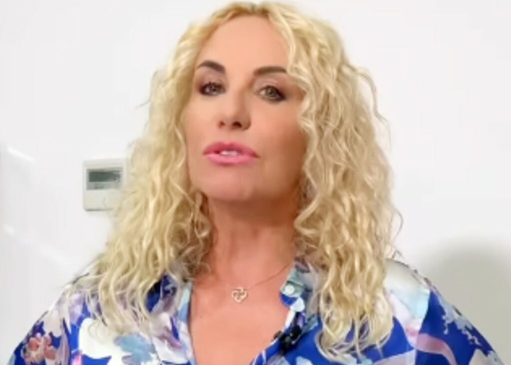 ''Ho vissuto la malattia come un segnale'': Antonella Clerici parla dell'intervento d'urgenza e spiega come si vestirà a Sanremo 2025 ''Ho vissuto la malattia come un segnale'': Antonella Clerici parla dell'intervento d'urgenza e spiega come si vestirà a Sanremo 2025