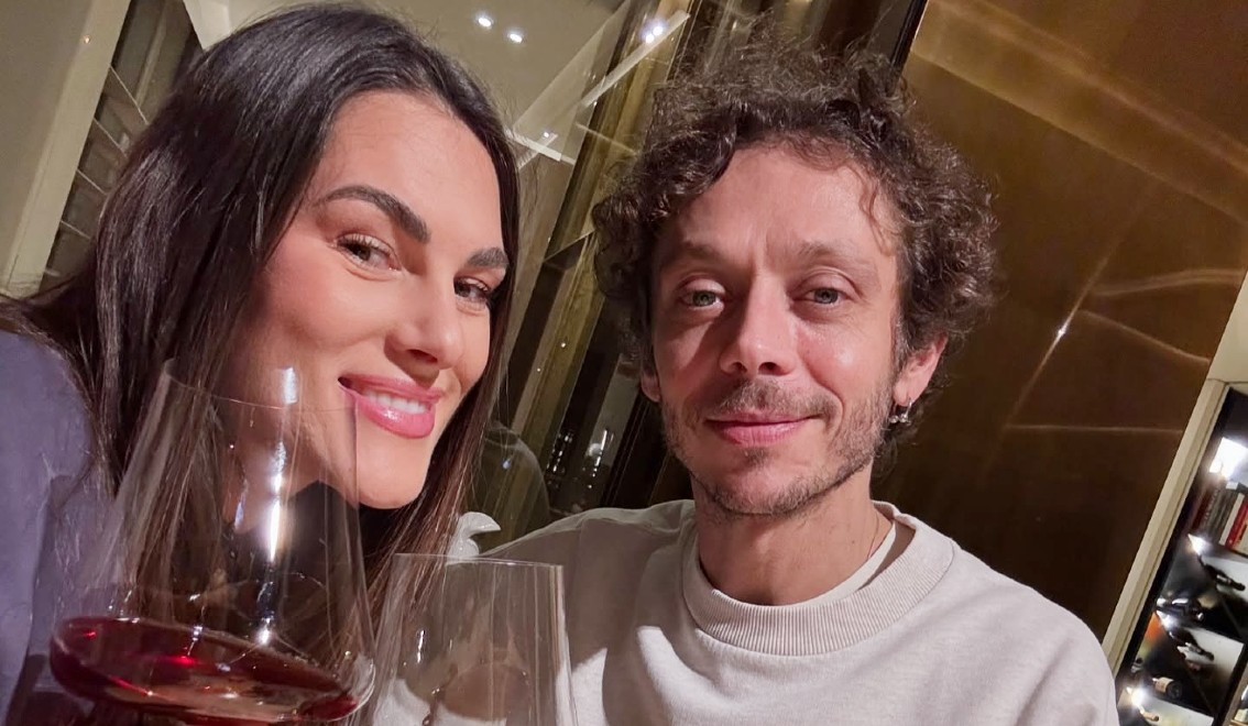 ''Al punto in cui siamo, ci può stare'': Valentino Rossi parla di matrimonio con la madre delle sue figlie, ma 'prende tempo' - Gossip.it | News sul Gossip e VIP