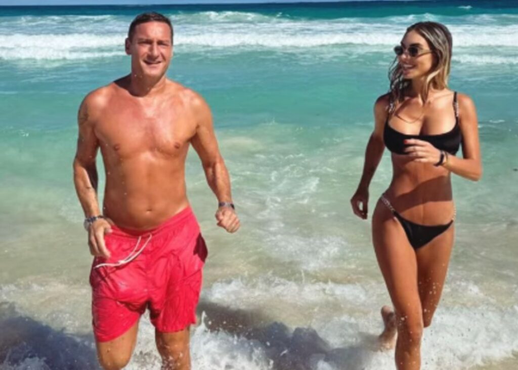 Francesco Totti con Noemi Bocchi e tutti i figli ai Caraibi: il 2025 inizia al caldo Francesco Totti con Noemi Bocchi e tutti i figli ai Caraibi: il 2025 inizia al caldo
