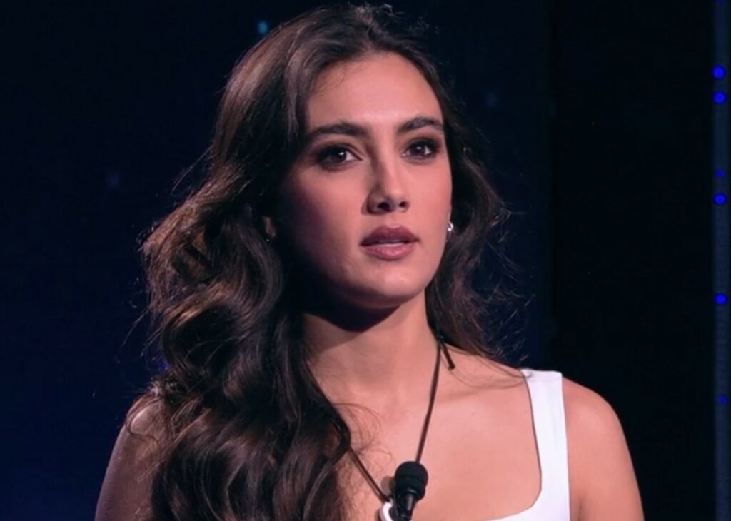 ''Non accettavo la mia sessualità'': l’ex Miss Italia Zeudi Di Palma racconta il coming out al Grande Fratello, poi l'abbraccio con la madre ''Non accettavo la mia sessualità'': l’ex Miss Italia Zeudi Di Palma racconta il coming out al Grande Fratello, poi l'abbraccio con la madre