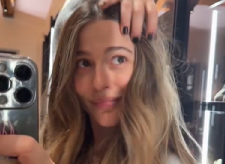 Jacqueline Di Giacomo copre la ricrescita per la prima volta dopo 1 anno e mezzo e il parto