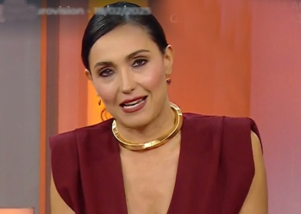 ''Mi sto per arrabbiare, questa canzone prende in giro l’Italia'': Caterina Balivo alterata in diretta, ecco con chi ce l’aveva ''Mi sto per arrabbiare, questa canzone prende in giro l’Italia'': Caterina Balivo alterata in diretta, ecco con chi ce l’aveva
