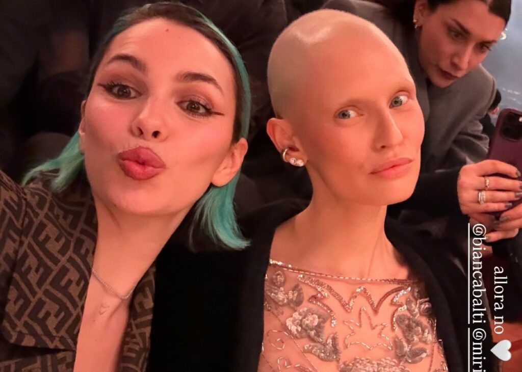 Bianca Balti torna in Italia a due settimane da Sanremo per la Fashion Week: a Milano con le amiche vip carica di energia