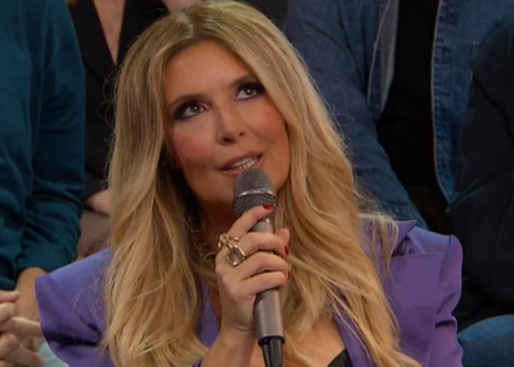 ''La vecchia te con 20 chili in più si offende'': Selvaggia Lucarelli spiega meglio perché non apprezza i complimenti dopo il dimagrimento ''La vecchia te con 20 chili in più si offende'': Selvaggia Lucarelli spiega meglio perché non apprezza i complimenti dopo il dimagrimento