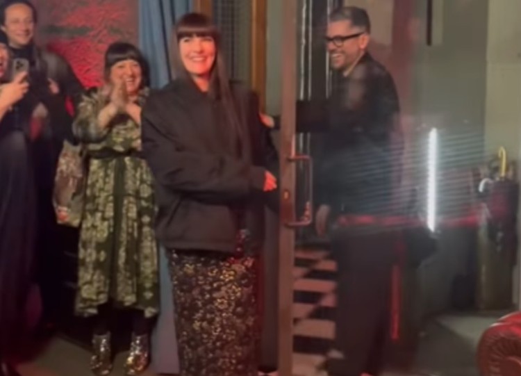 Festa a sorpresa per i 50 anni di Victoria Cabello Festa a sorpresa per i 50 anni di Victoria Cabello