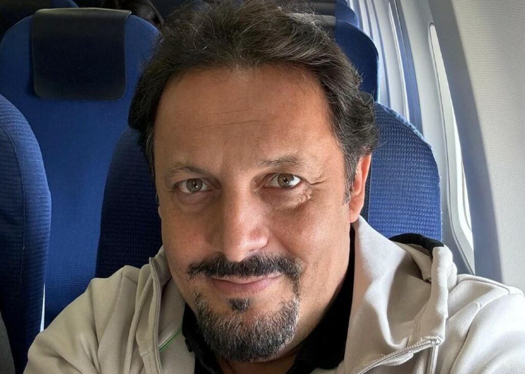 Enrico Brignano annuncia la morte dell'amatissima mamma e spiega perché non ha interrotto il tour teatrale dopo il lutto Enrico Brignano annuncia la morte dell'amatissima mamma e spiega perché non ha interrotto il tour teatrale dopo il lutto