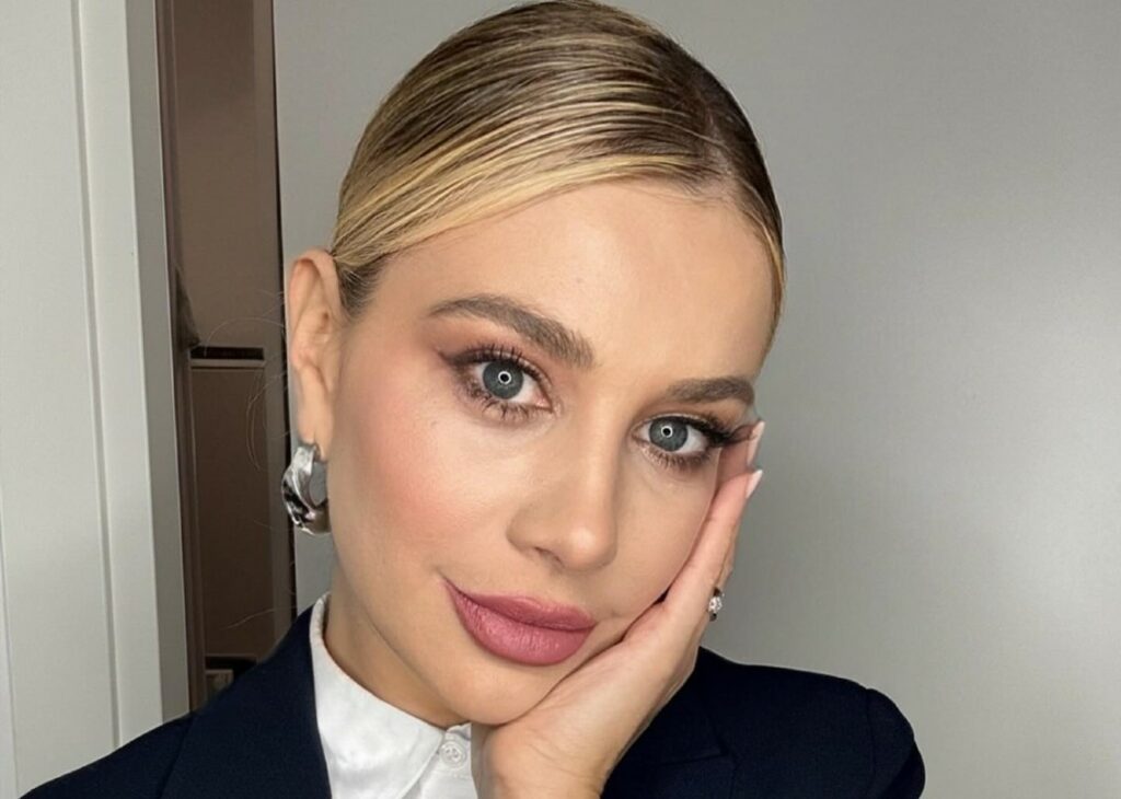 ''Fino ad oggi ho taciuto e omesso per proteggere mia figlia'': Clizia Incorvaia rompe il silenzio dopo la presunta querela dell'ex marito ''Fino ad oggi ho taciuto e omesso per proteggere mia figlia'': Clizia Incorvaia rompe il silenzio dopo la presunta querela dell'ex marito