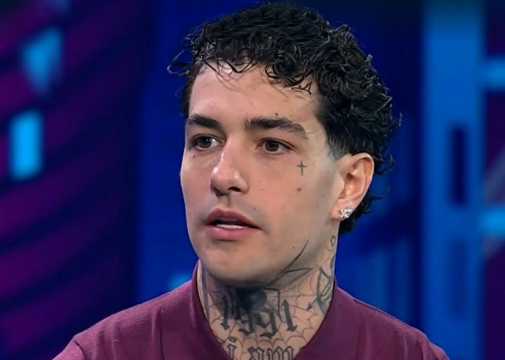 ''Lei è molto impegnativa, io sono abituato a non rendere conto a nessuno'': Tony Effe in tv rivela che la storia con la De Lellis è diversa ''Lei è molto impegnativa, io sono abituato a non rendere conto a nessuno'': Tony Effe in tv rivela che la storia con la De Lellis è diversa