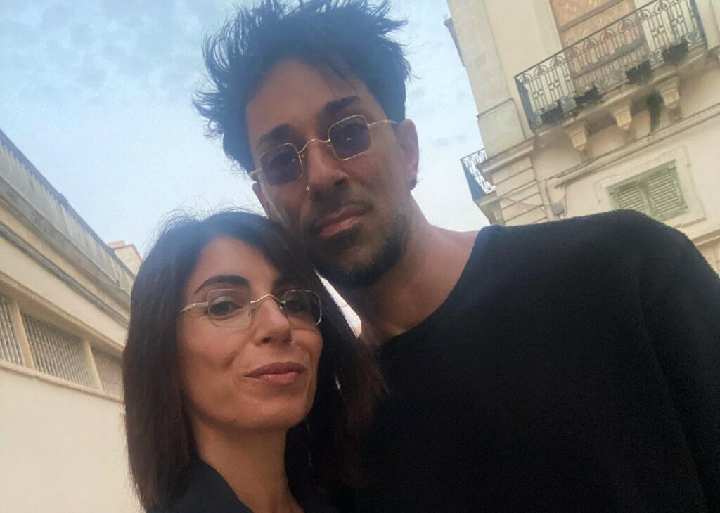 ''Il nostro è stato il vero colpo di fulmine'': Emanuel Lo parla dell'amore con Giorgia e rivela cosa pensa farà il loro figlio da grande