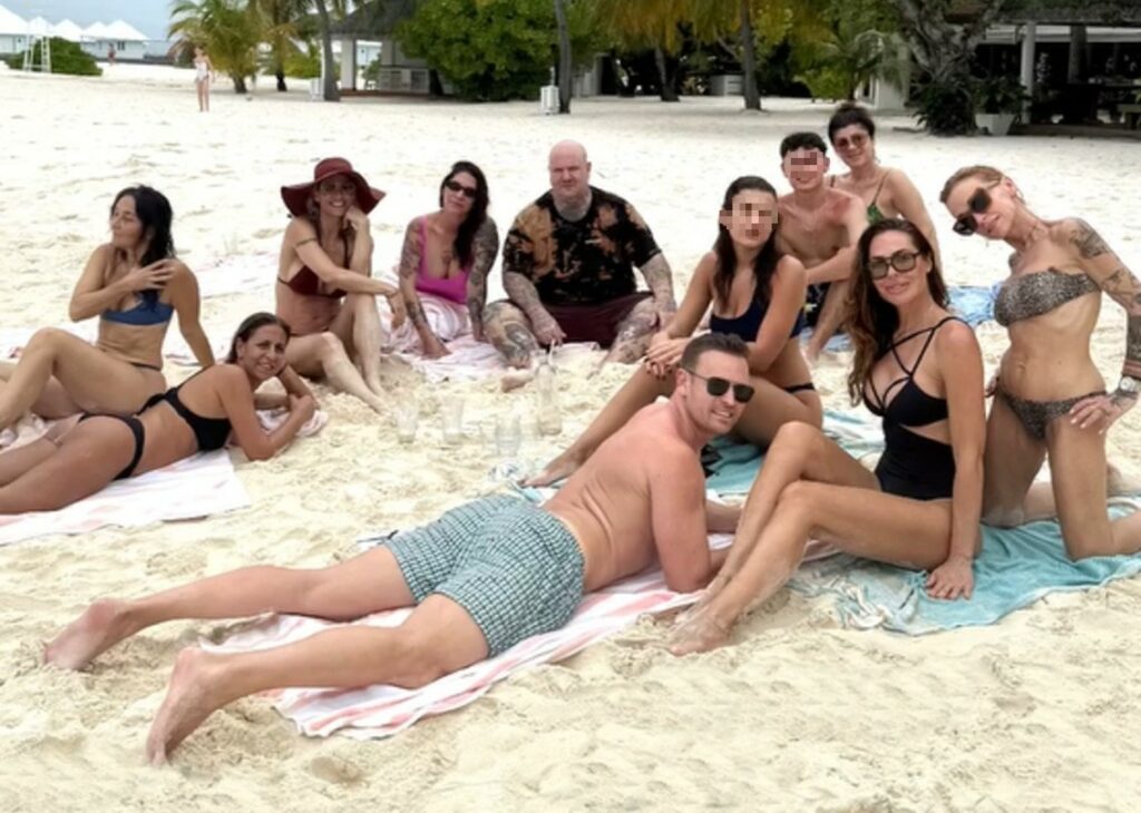 Le foto delle vacanze alle Maldive di Ilary Blasi con Bastian Muller, le figlie e l'amica Michelle Hunziker Le foto delle vacanze alle Maldive di Ilary Blasi con Bastian Muller, le figlie e l'amica Michelle Hunziker
