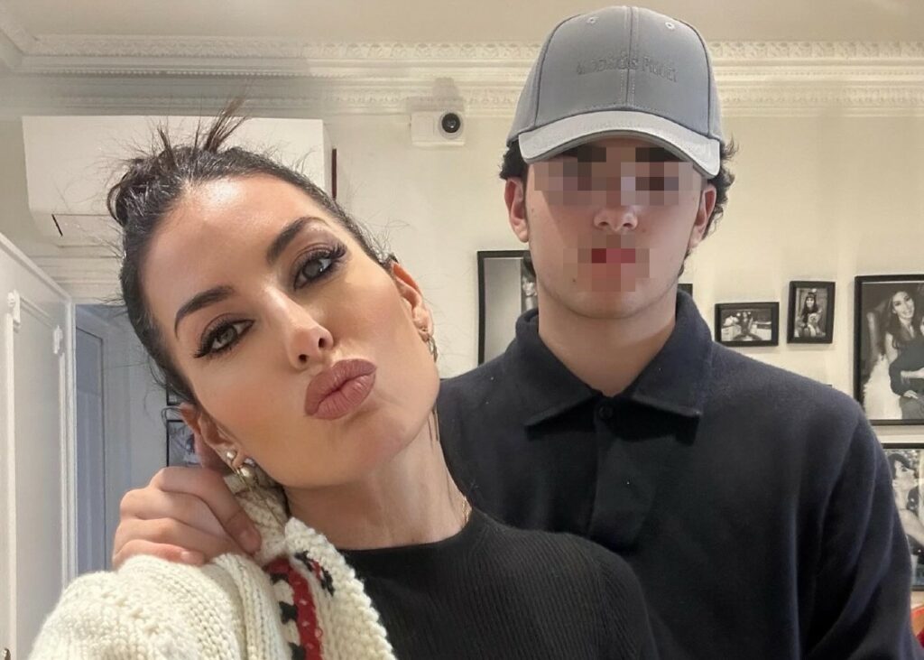 Elisabetta Gregoraci al settimo cielo per il ritorno a casa del figlio dal collegio per i suoi 15 anni: ''18 marzo, il giorno più bello''