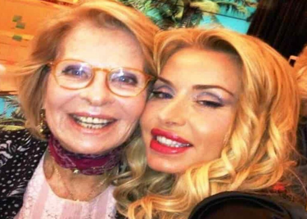 ''Non parlo con mia madre da settembre'': perché Valeria Marini e Gianna Orrù hanno interrotto i rapporti e la showgirl sta soffrendo ''Non parlo con mia madre da settembre'': perché Valeria Marini e Gianna Orrù hanno interrotto i rapporti e la showgirl sta soffrendo