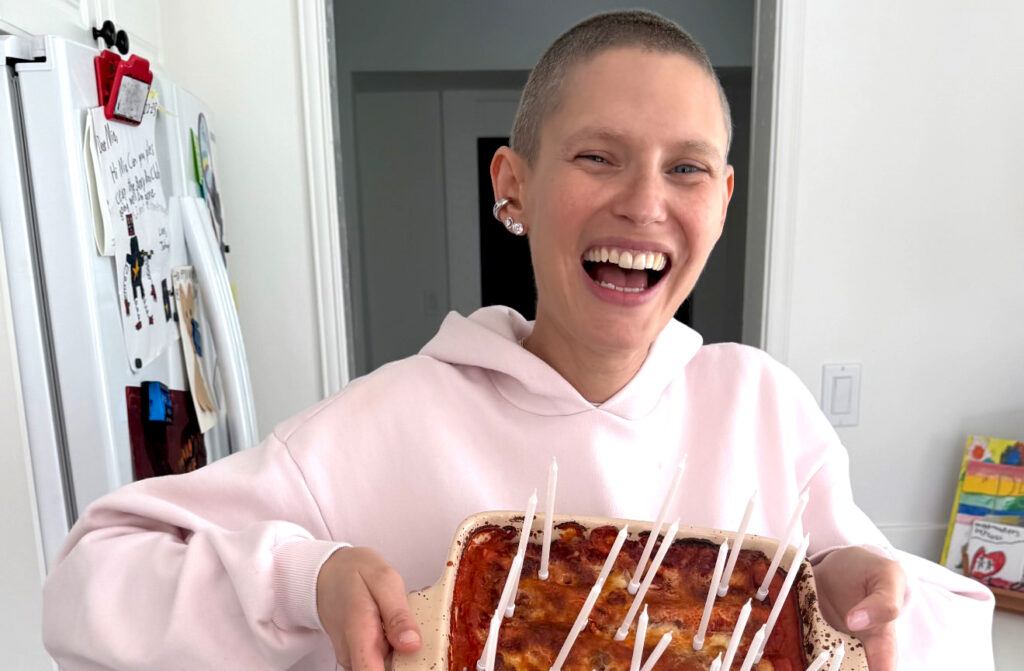 Bianca Balti compie 41 anni e preferisce le candeline sulla lasagna invece che sulla torta: guarda