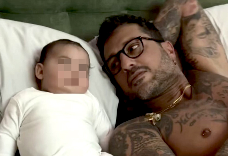 ''Non siamo una famiglia normale'': la compagna di Fabrizio Corona gli dedica un accorato messaggio per la Festa del Papà ''Non siamo una famiglia normale'': la compagna di Fabrizio Corona gli dedica un accorato messaggio per la Festa del Papà