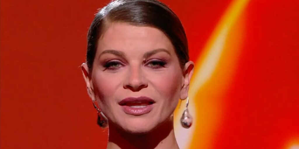 ''Vivo gioia, impazienza, paura profonda'': Alessandra Amoroso, incinta di 4 mesi, si commuove in tv parlando della gravidanza