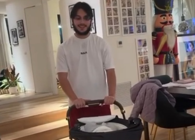 Carlos Corona è un fratello maggiore dolcissimo con il piccolo Thiago Carlos Corona è un fratello maggiore dolcissimo con il piccolo Thiago