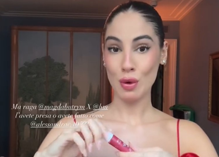 Dopo la paparazzata del suo pancione su 'Chi' Giulia De Lellis sbotta contro i gossip sulla gravidanza Dopo la paparazzata del suo pancione su 'Chi' Giulia De Lellis sbotta contro i gossip sulla gravidanza