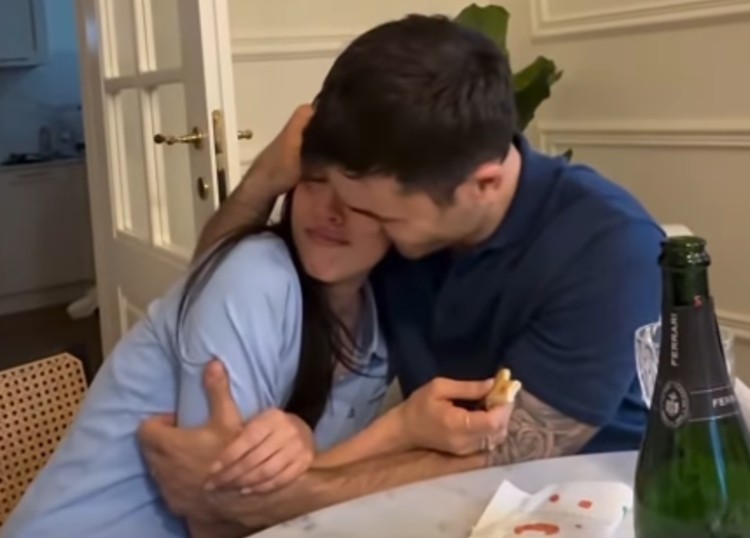 Giulia Salemi saluta in lacrime il compagno Pierpaolo Pretelli che vola in Honduras per l'Isola dei Famosi