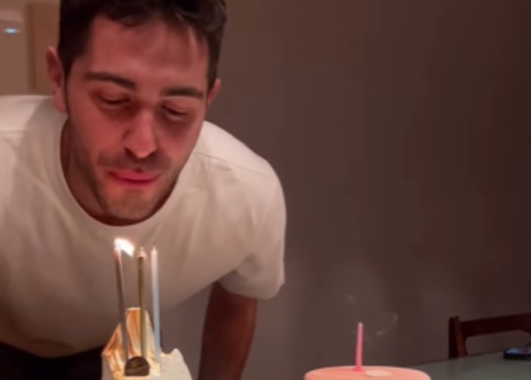 Tommaso Zorzi compie 30 anni e festeggia a mezzanotte