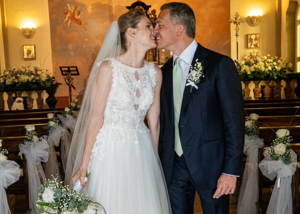 L'ex velina Irene Cioni si è sposata! Le foto delle nozze a Pavia con Giacomo, che ha 14 anni più di lei: guarda L'ex velina Irene Cioni si è sposata! Le foto delle nozze a Pavia con Giacomo, che ha 14 anni più di lei: guarda